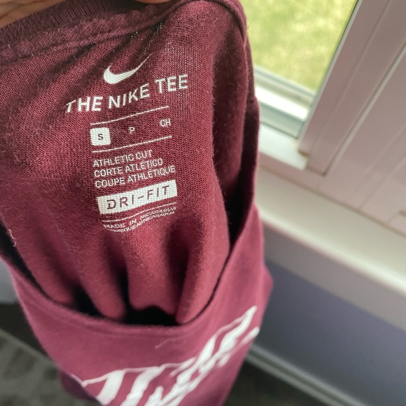 NIKE red top - Picture 3 of 3